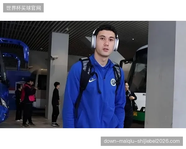 拜合拉木凭借U23亚洲杯的出色表现，以700万人民币转会费加盟成都蓉城。